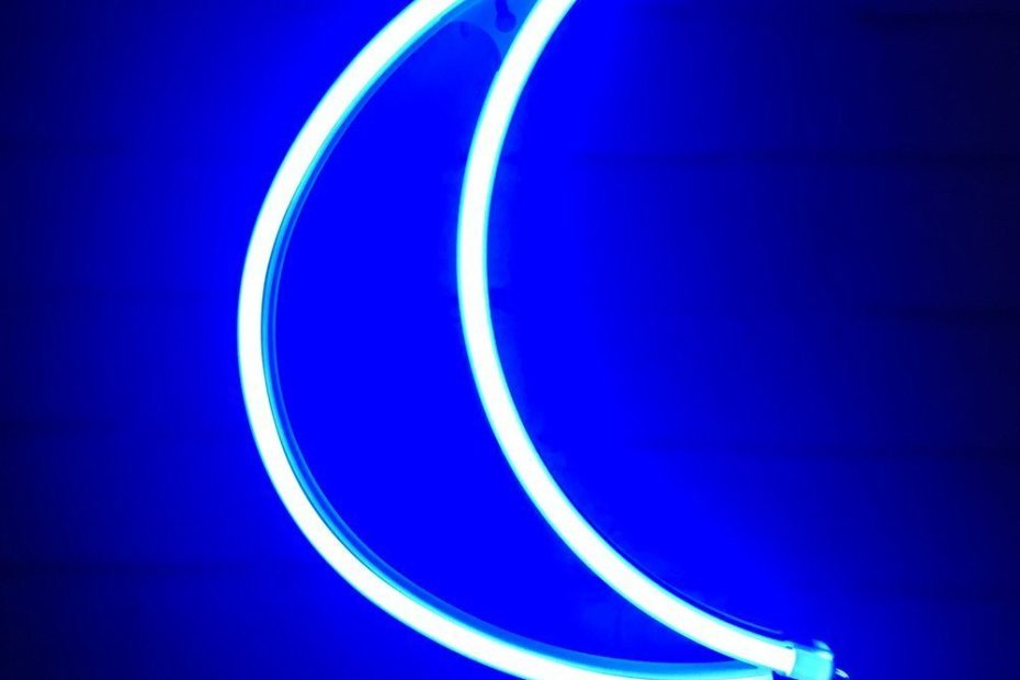 Amazon.Com: Qiaofei Decorative Crescent Moon Neon Light,Cute Blue Led Moon  Sign Shaped Decor Light,Marquee Signs/Wall Decor For Christmas,Birthday  Party,Kids Room, Living Room, Wedding Party Decor(Blue) : Baby